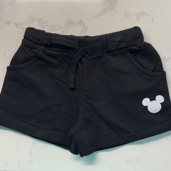 NWOT Disney Mickey Mouse Print Shorts w Pockets & Rolled Hem Kids Size 4T Black - Picture 1 of 7